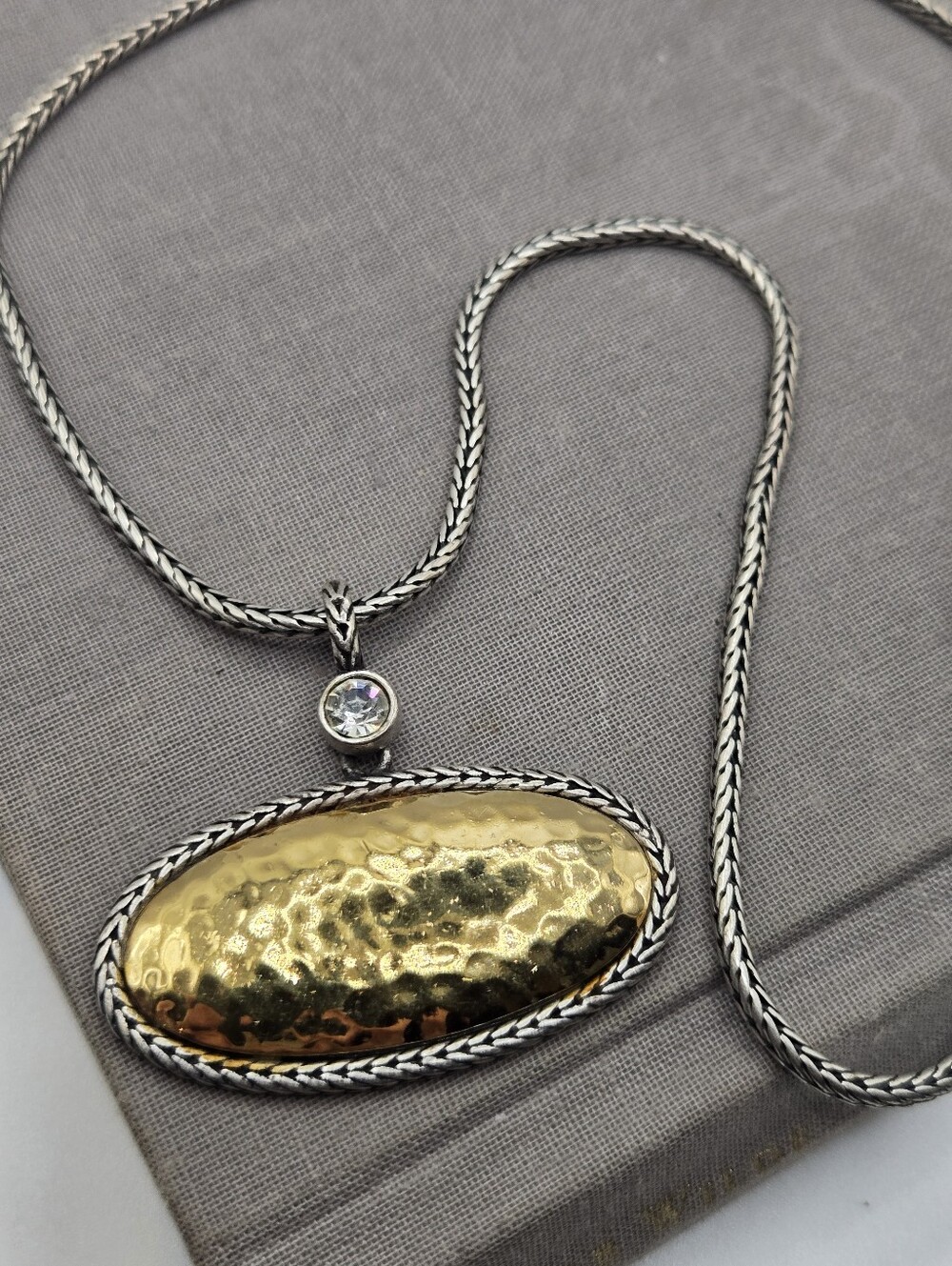 Hammered silver tone Wheat Chain medallion Necklace Palu Oval Premier Designs